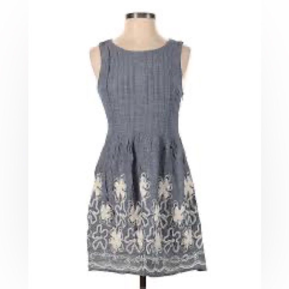 Skies Are Blu Stitch Fix dress chambray color embroidered flowers lined size M